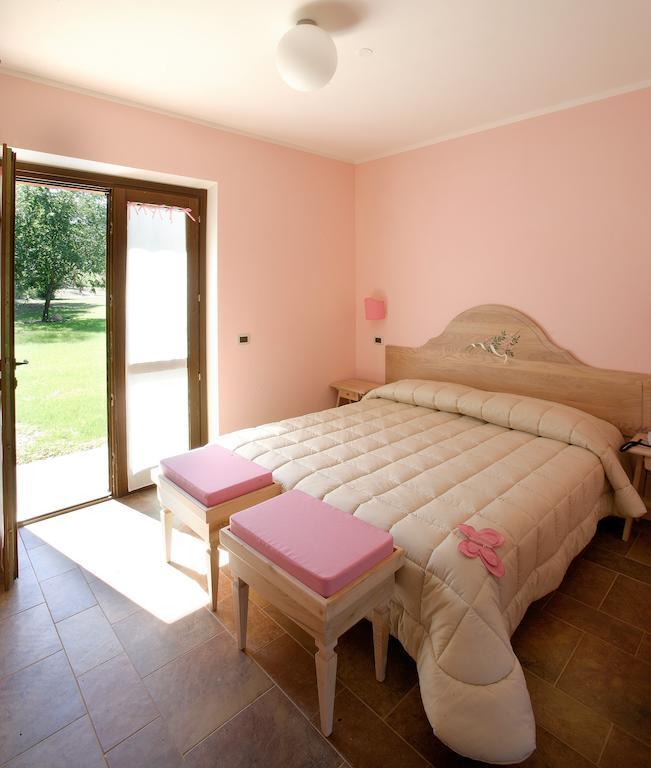 أسيسي Country House Poggio Fiorito الغرفة الصورة