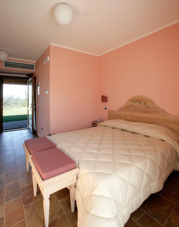 أسيسي Country House Poggio Fiorito الغرفة الصورة