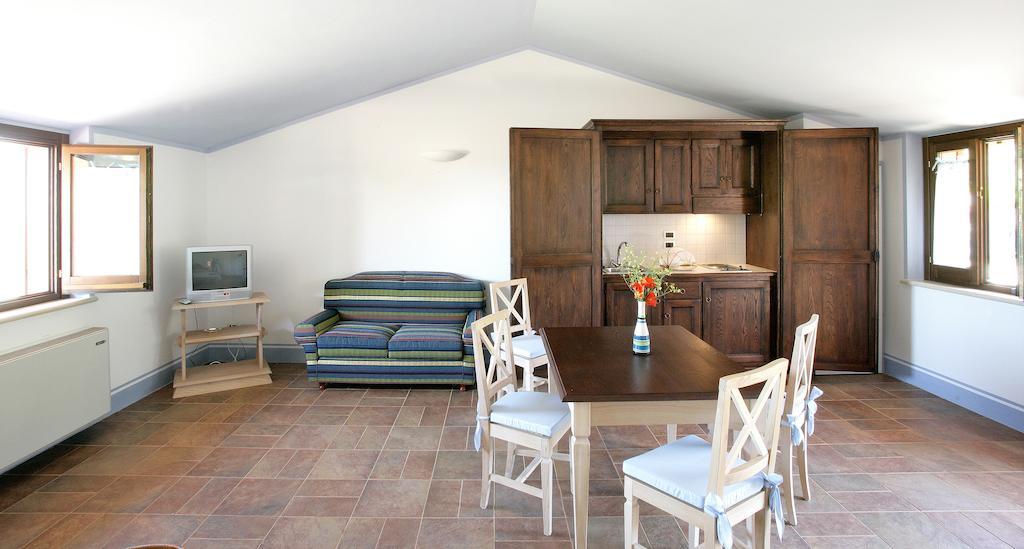 أسيسي Country House Poggio Fiorito الغرفة الصورة